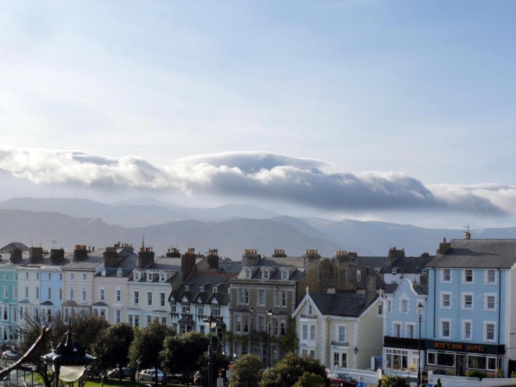 Chilterns Guest House Llandudno Exterior photo